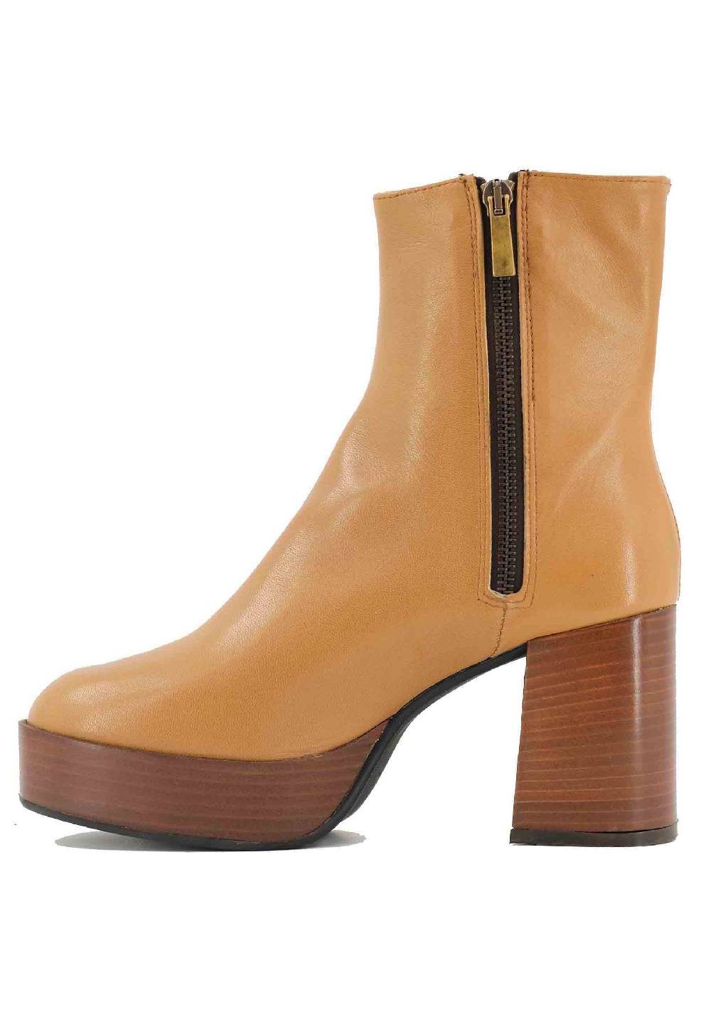 L'ARIANNA Stivaletti TR1556 in pelle senape con tacco alto e plateau con zip laterale di chiusura Grandi sconti