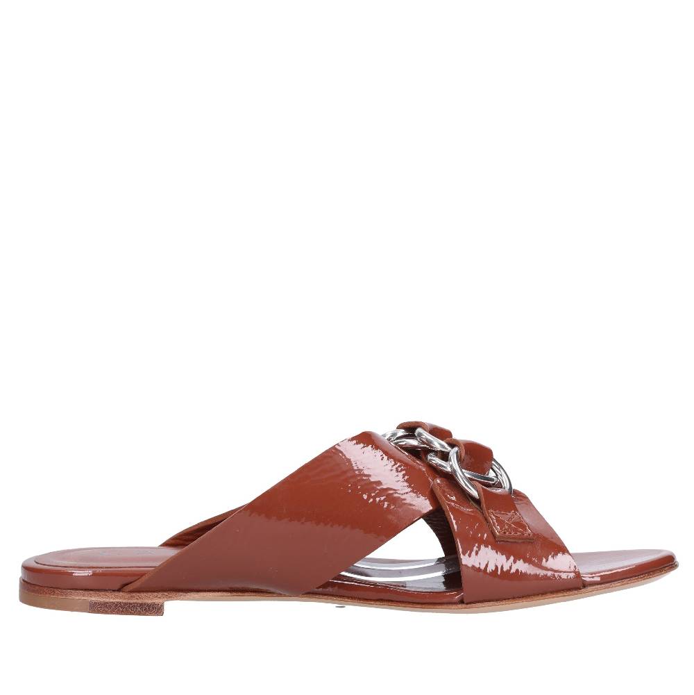 CASADEI Mules in vernice Offerta