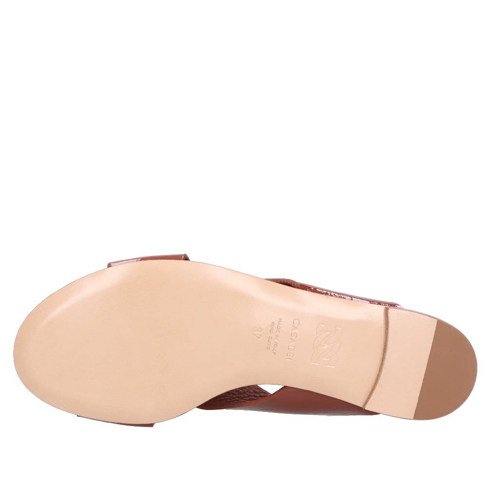 CASADEI Mules in vernice Offerta