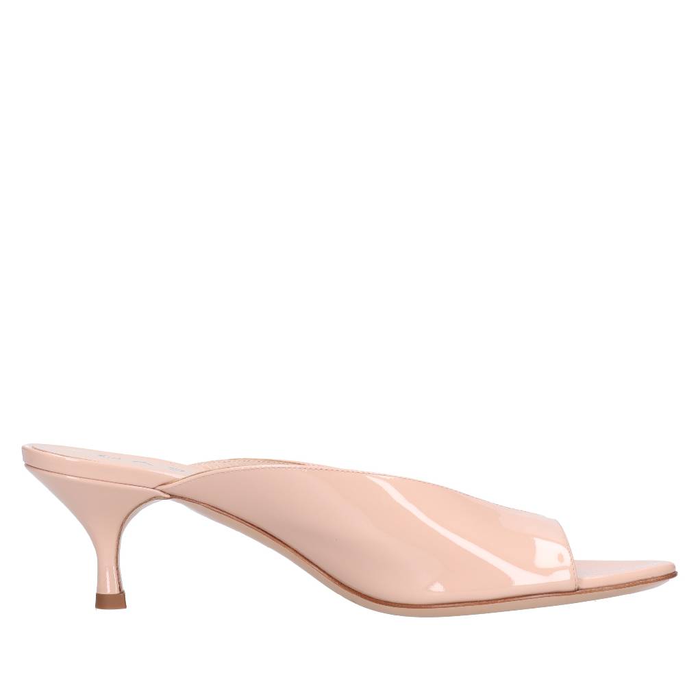 CASADEI Mules in vernice In Linea