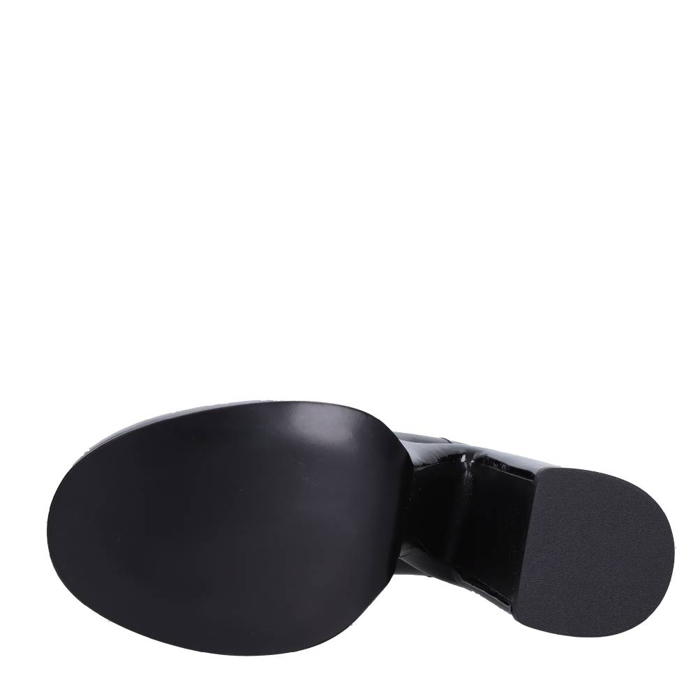 CASADEI Décolleté in vernice Moda