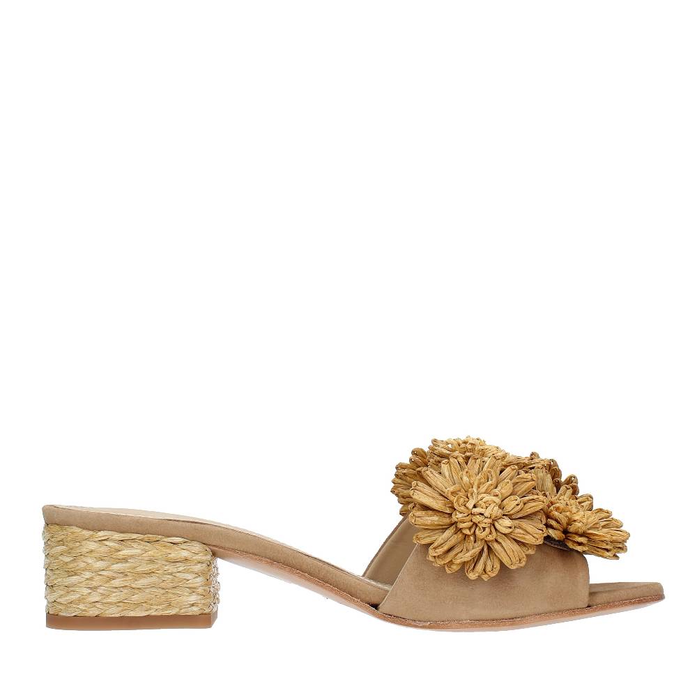 PALOMA BARCELO Mules modello FIORE in pelle e rafia In Vendita