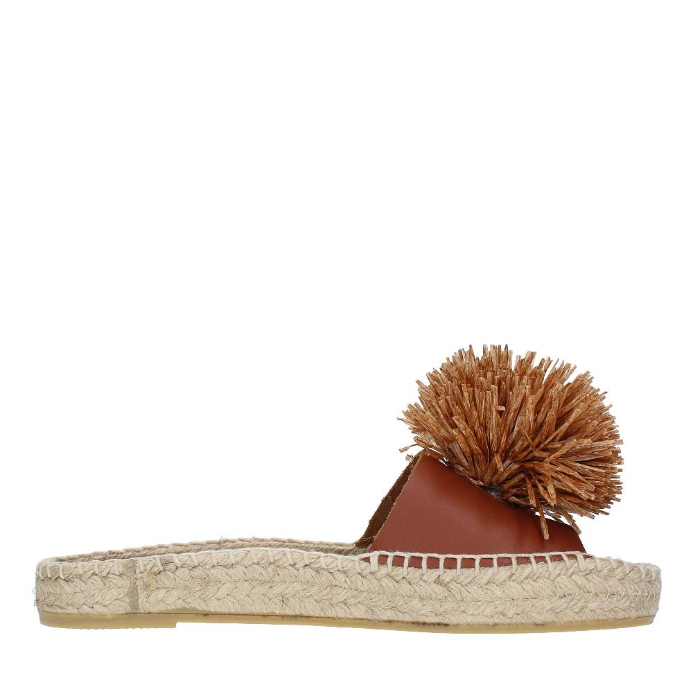 PALOMA BARCELO Mules modello FUJI in pelle e rafia Saldi