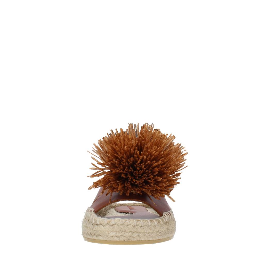 PALOMA BARCELO Mules modello FUJI in pelle e rafia Saldi