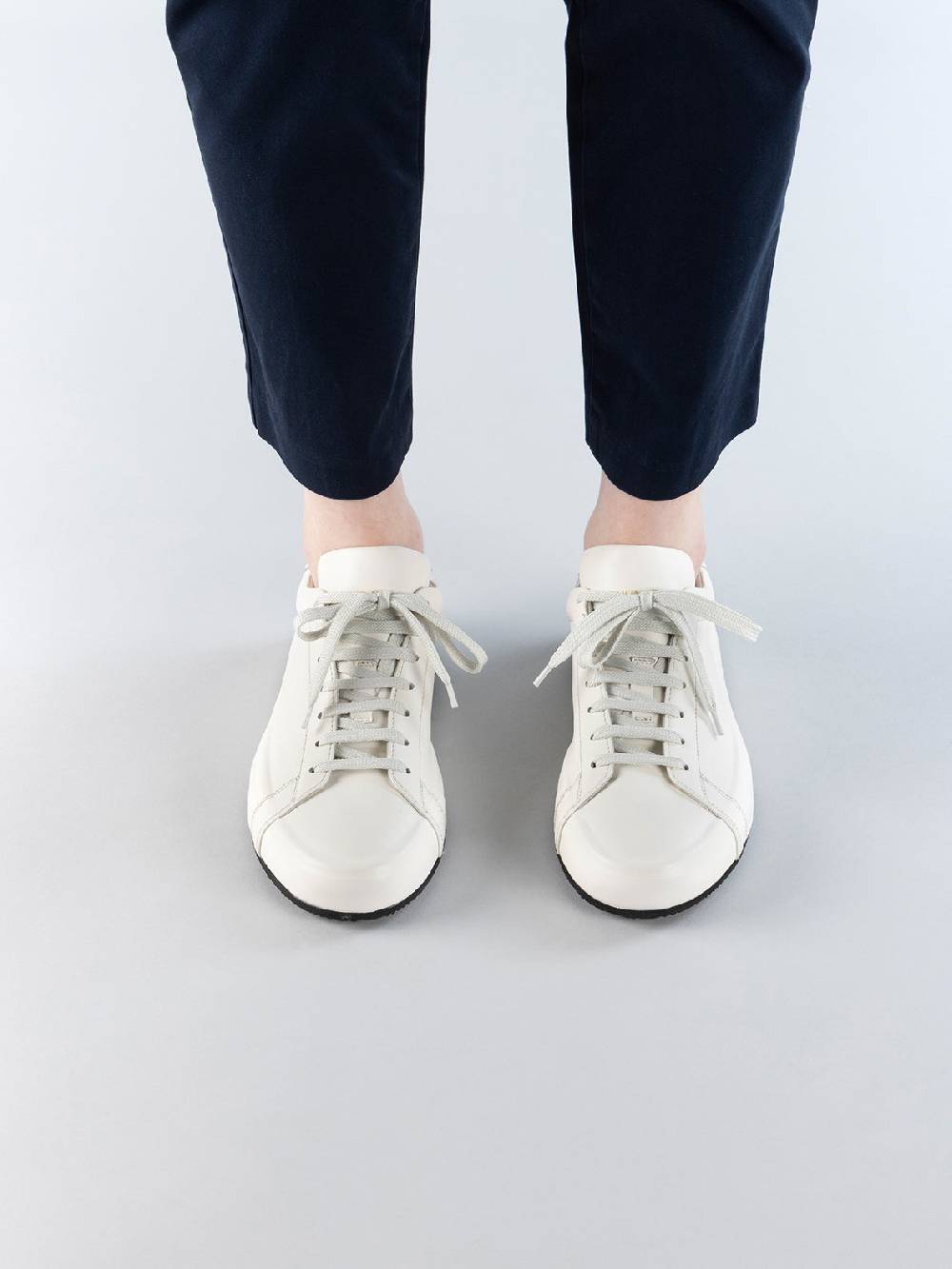 Officine Creative EASY 101 Sneakers Basse in Pelle Bianca In Saldo