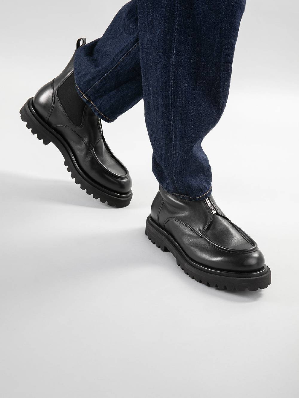 Officine Creative EVENTUAL 018 Stivali Zip in Pelle Nera 2025