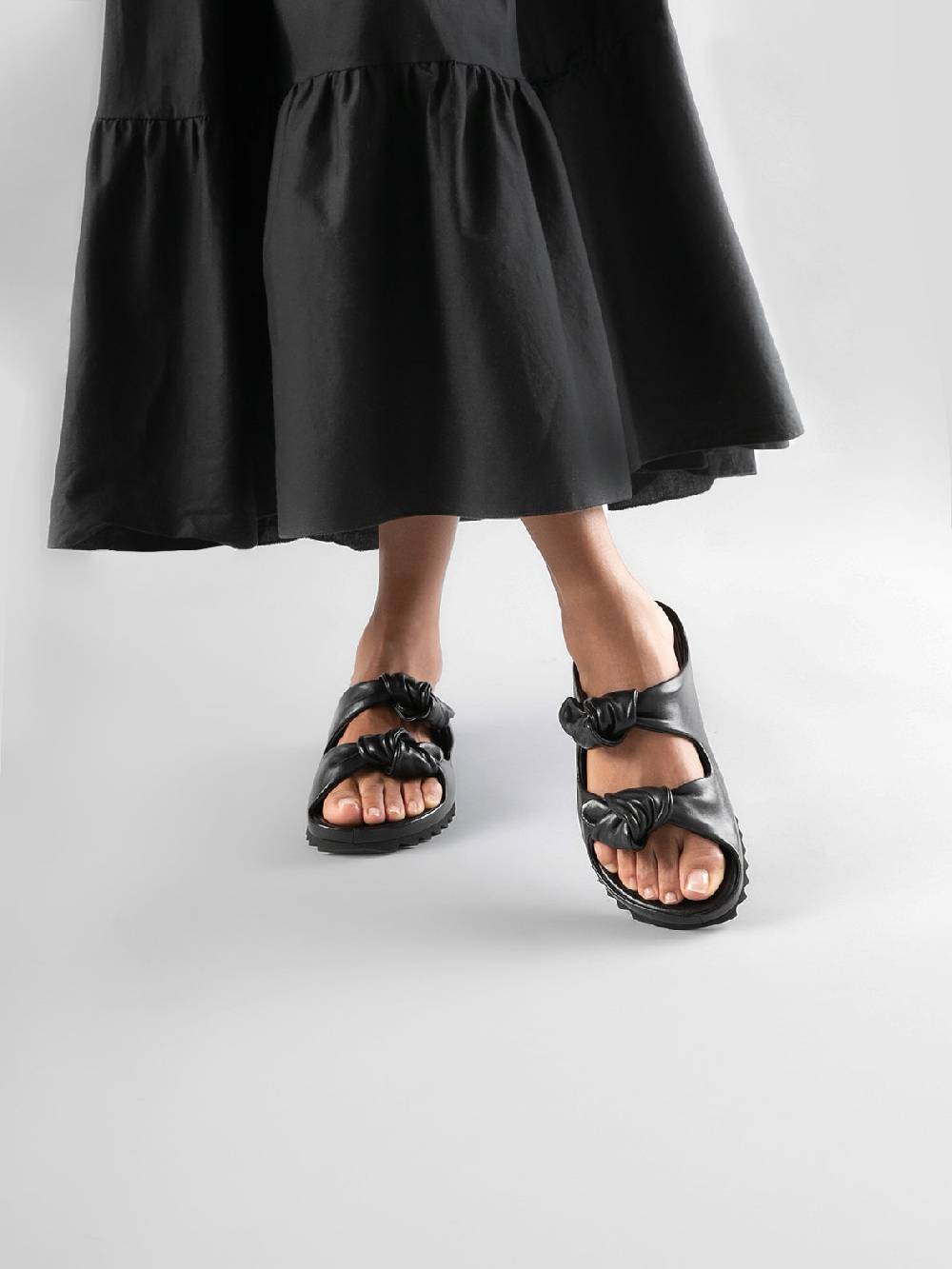 Officine Creative PELAGIE 010 Sandali in Pelle Intrecciata Nera Prezzo Ridotto