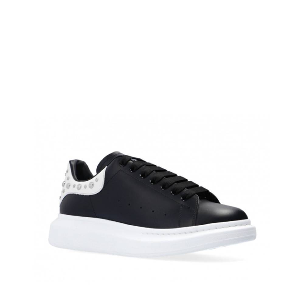 ALEXANDER MCQUEEN  Sneakers Alexander McQueen Nere in Pelle Borchiata Pezzi Unici
