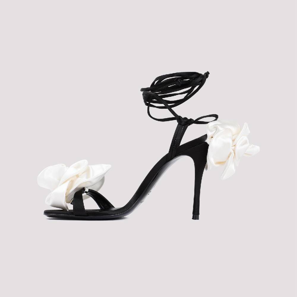 MAGDA BUTRYM  Sandali Stiletto Magda Butrym in Raso Nero con Applicazioni Floreali 50% di sconto con spedizione gratuita