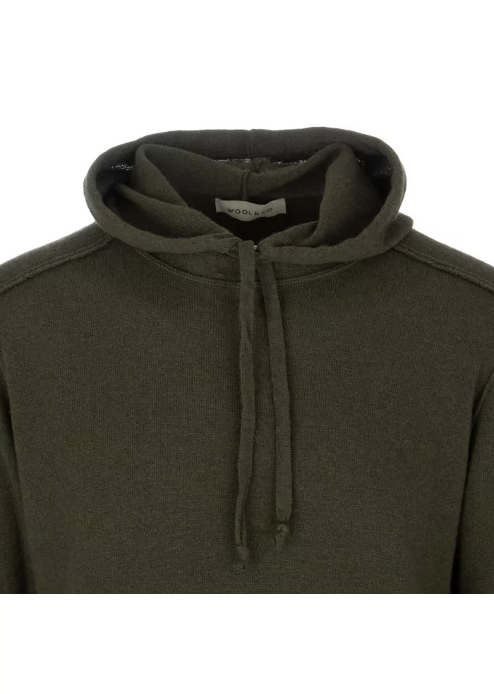 WOOL & CO | MAGLIONE CAPPUCCIO VERDE Fornitura limitata