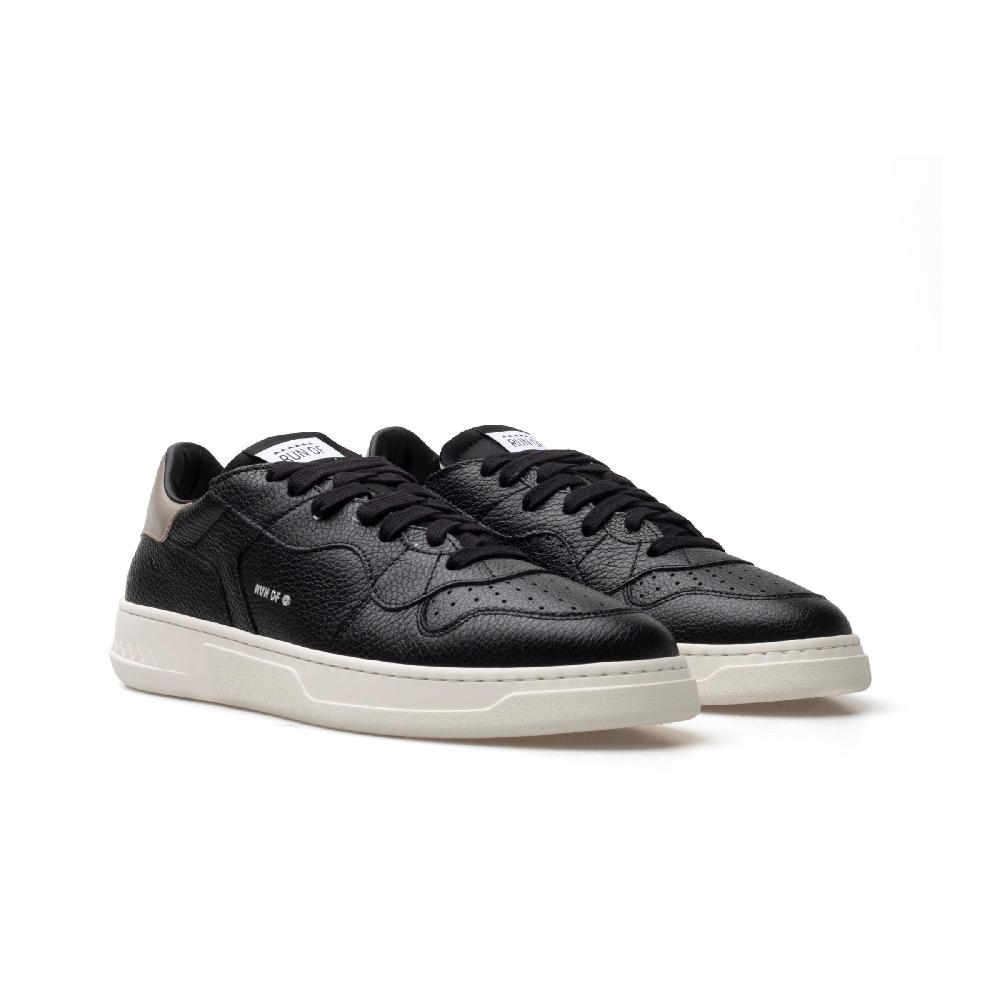 RUN OF Classen TP sneakers in pelle nera con talloncino color tortora Offerta