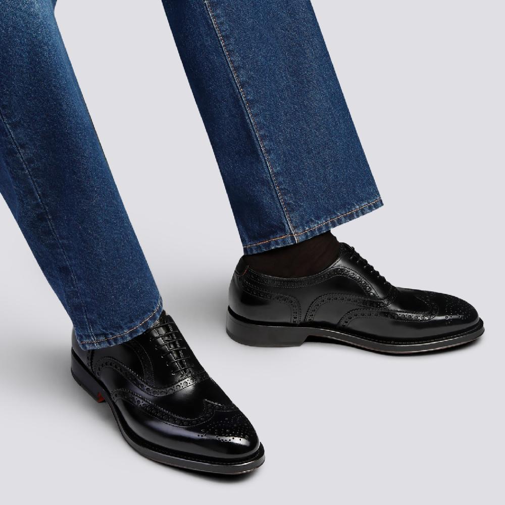 Santoni Stringata oxford brogue da uomo in pelle anticata nera Saldi Di Fabbrica