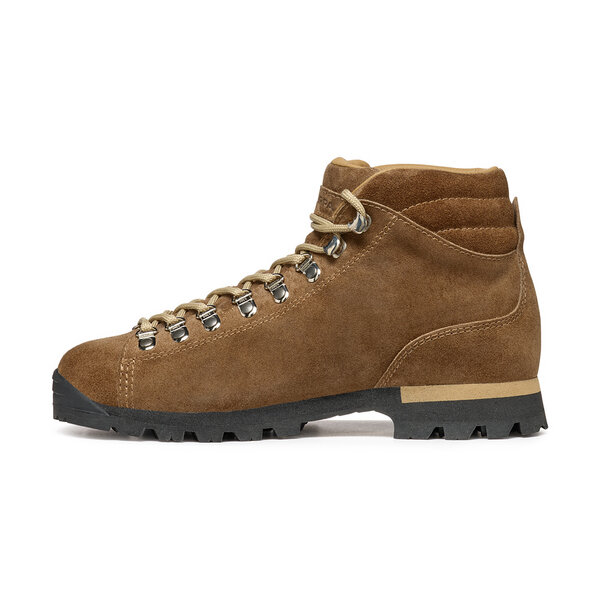 Scarpa PRIMITIVE Reinterprets the tradition style in a modern key Acquista Ora