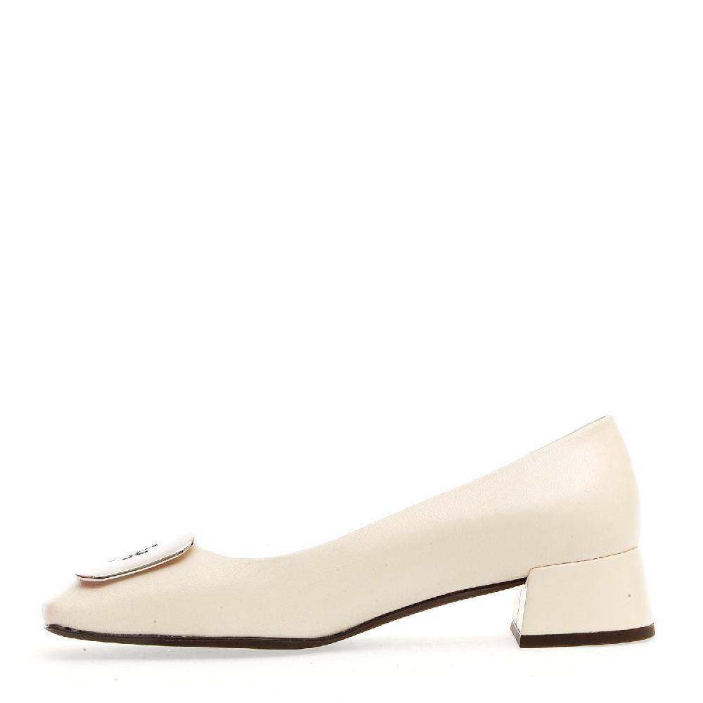 Sorelle Perego Pump pelle panna fibbia logo argento tacco 40 2025