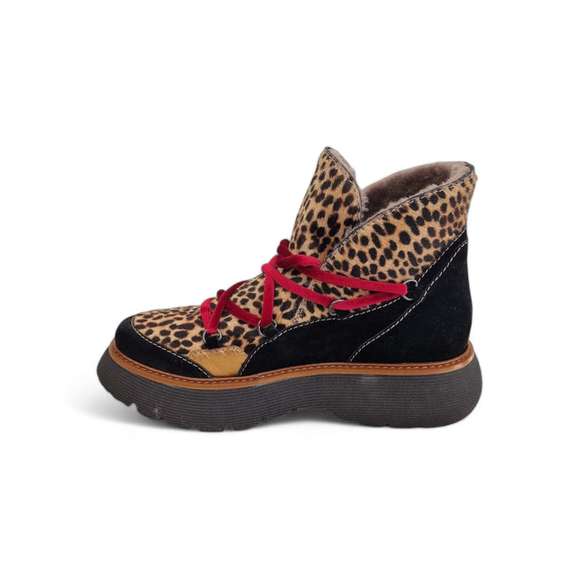 Viola Ricci Regina - tronchetto nero animalier - kombat Promozione