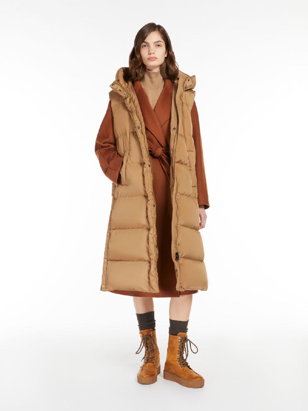 Weekend Cappotto in lana con cintura Nuova