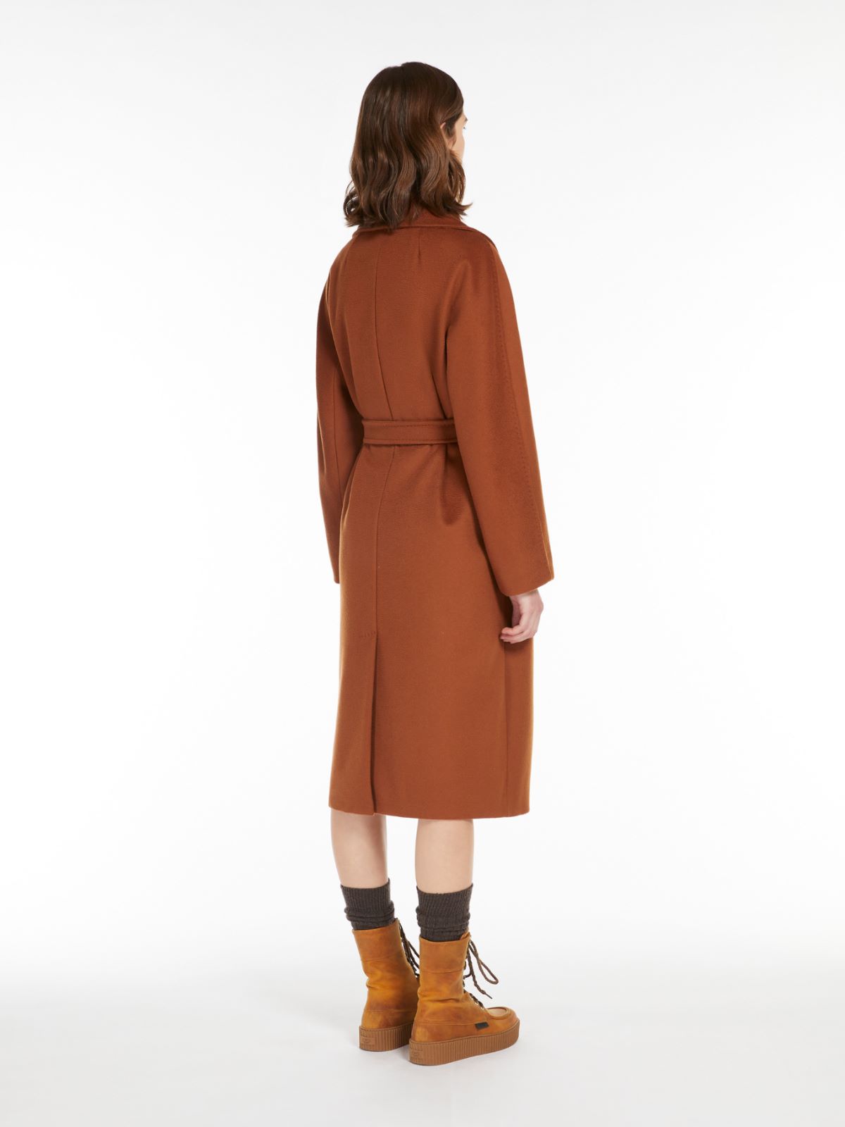 Weekend Cappotto in lana con cintura Nuova