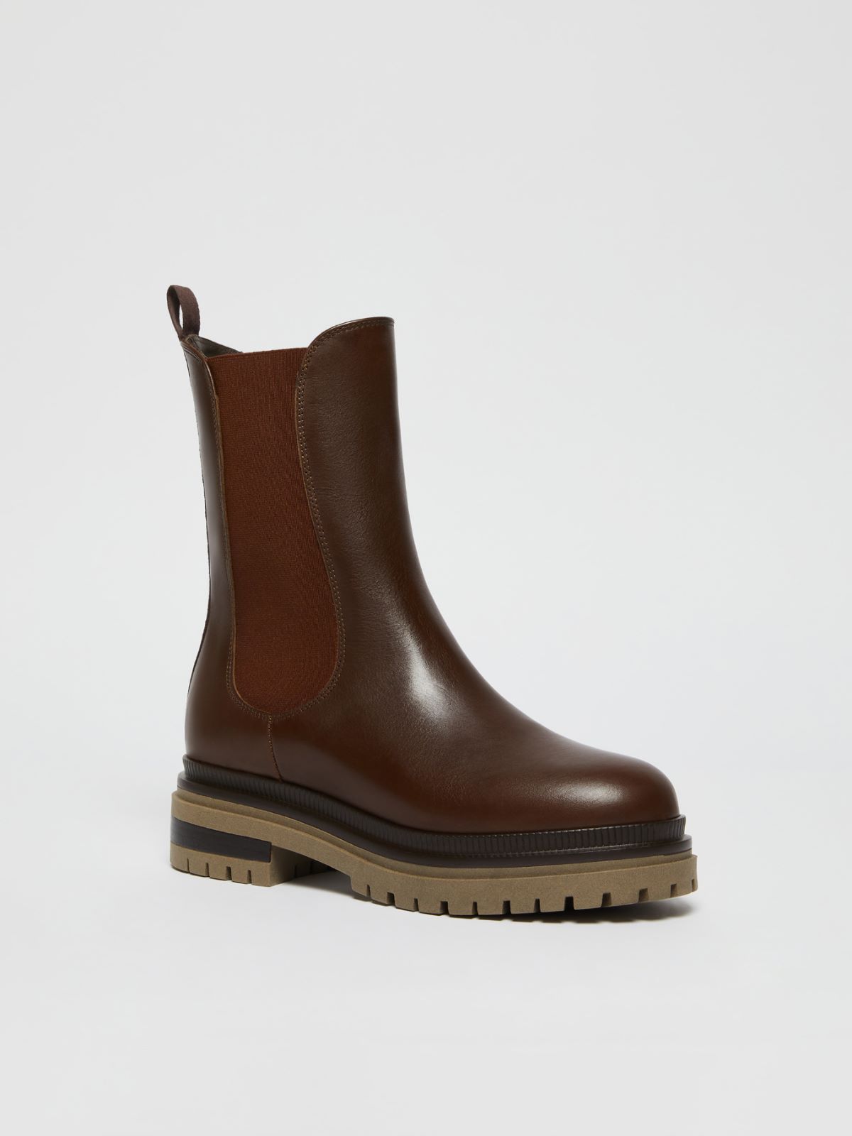 Weekend Ankle boot in pelle semilucida Saldi