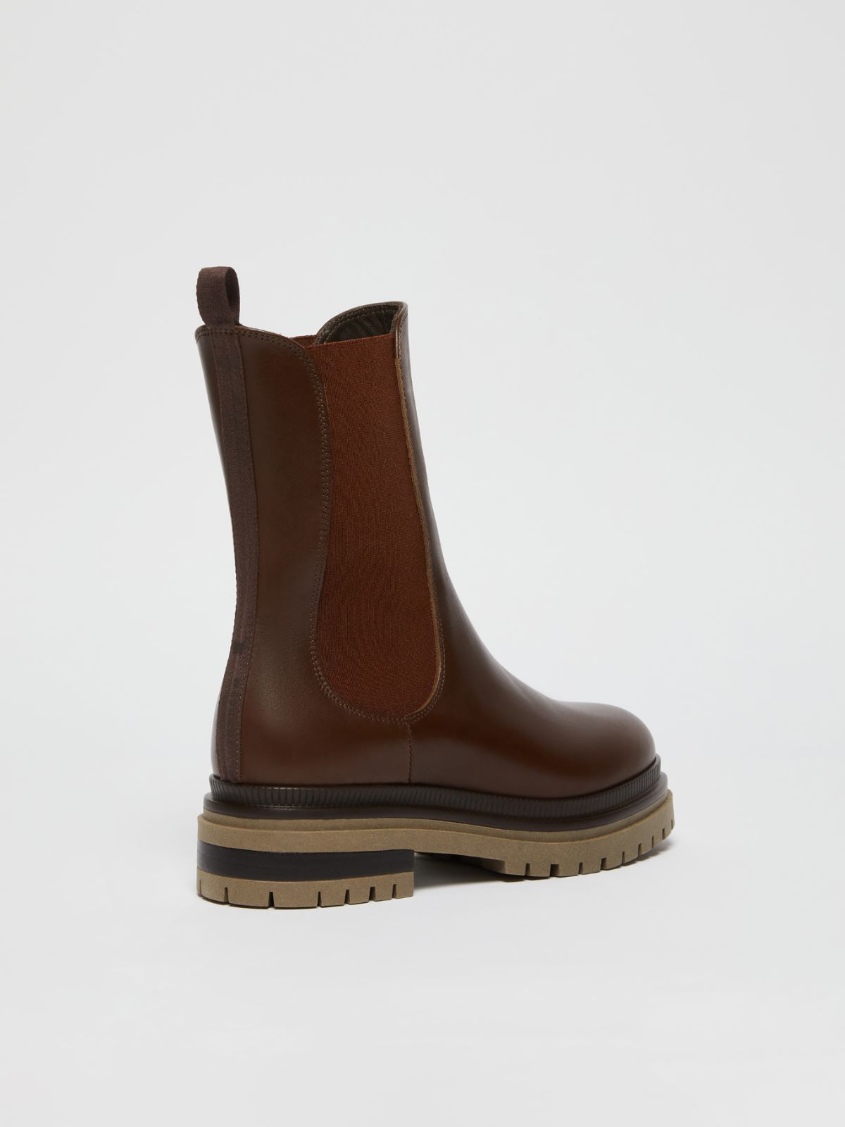 Weekend Ankle boot in pelle semilucida Saldi