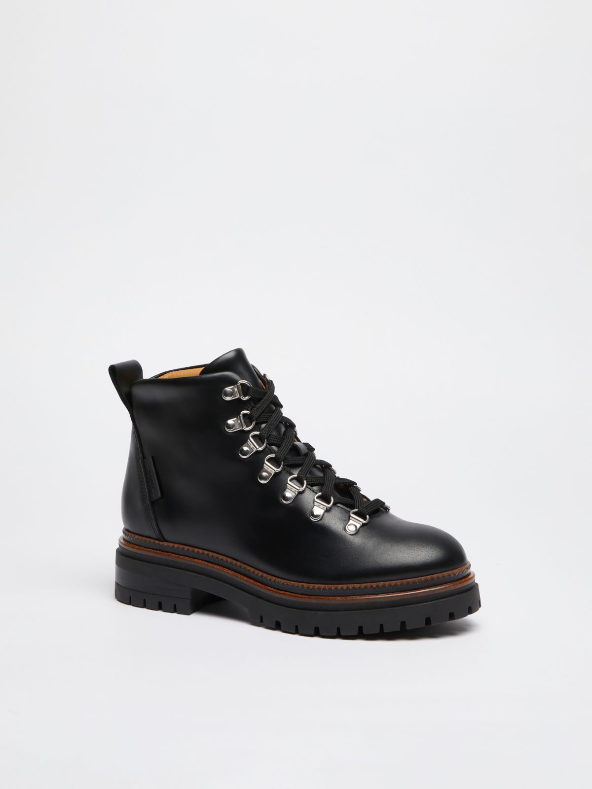 Weekend Stivaletto in cuoio Hotsell