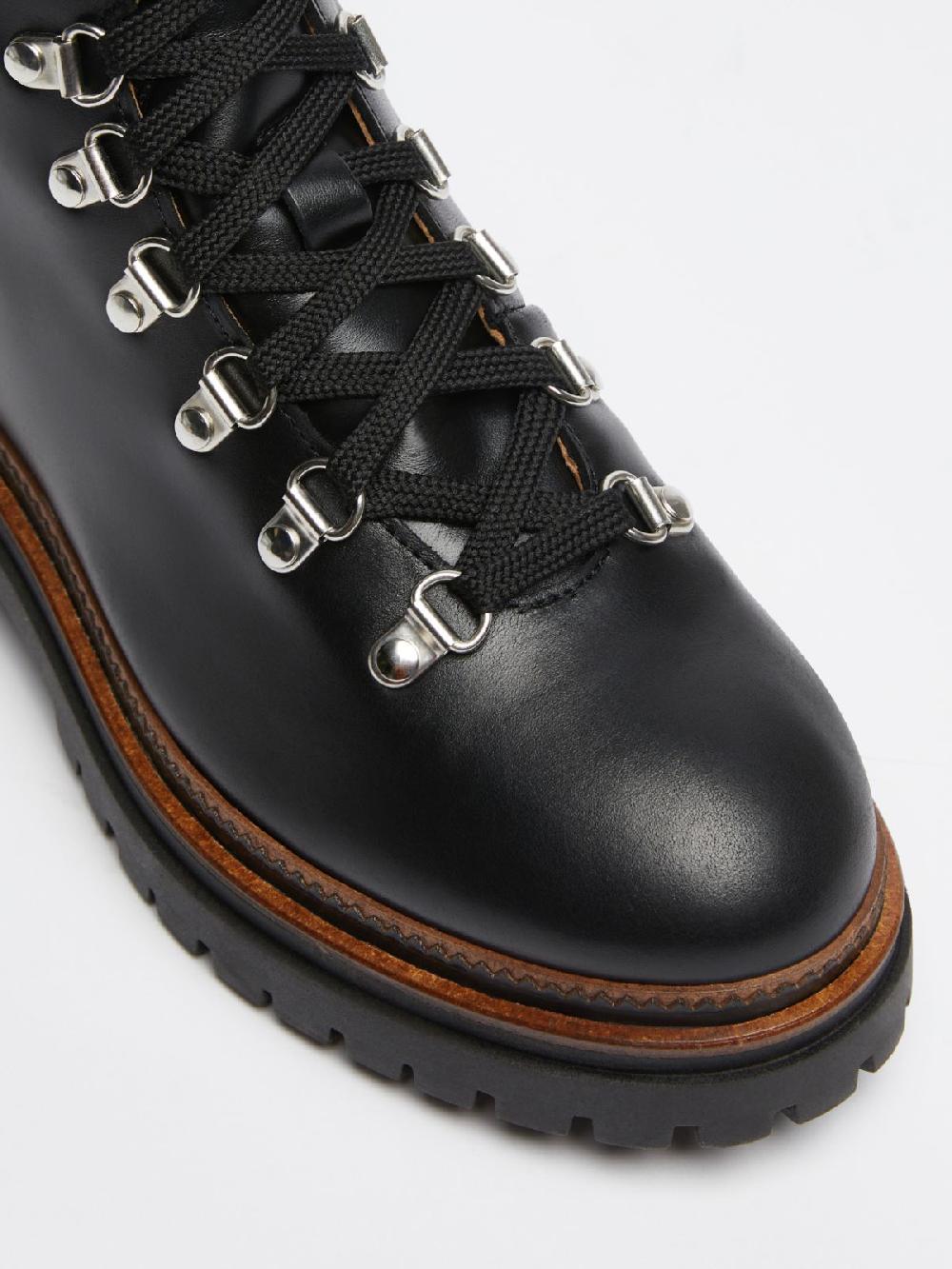 Weekend Stivaletto in cuoio Hotsell