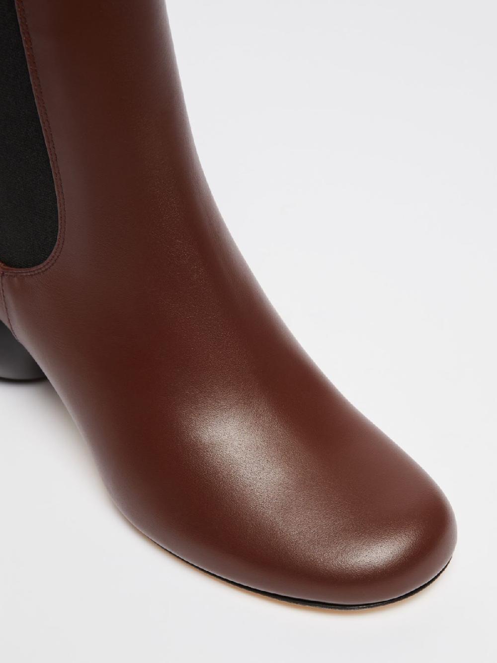 Weekend Chelsea boot con maxi boule In Saldo