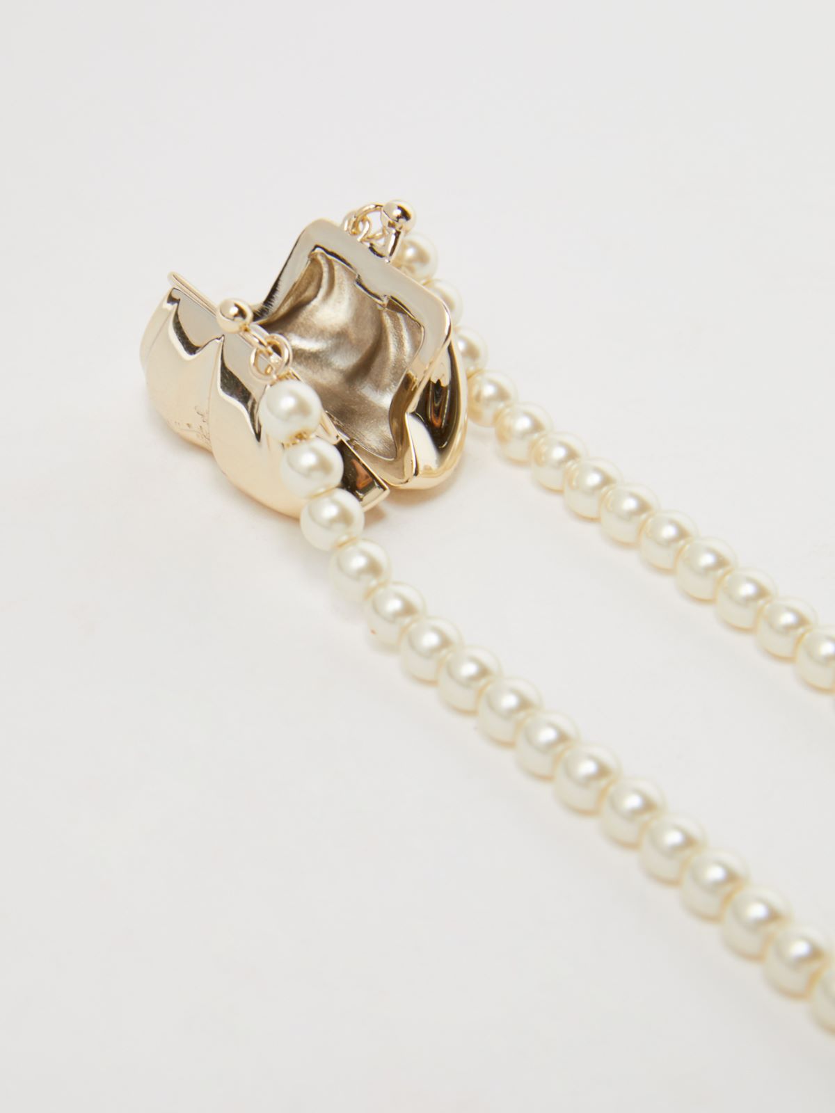 Weekend Collana di perle con charm Pasticcino In Vendita