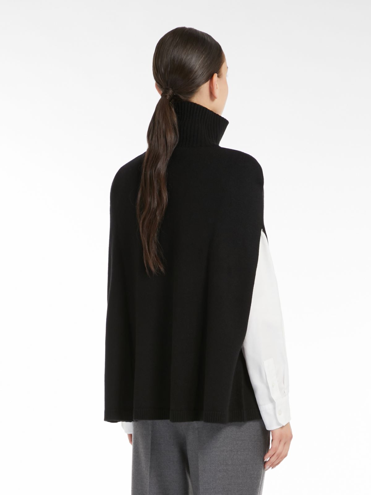 Weekend Poncho dolcevita in cachemire Outlet