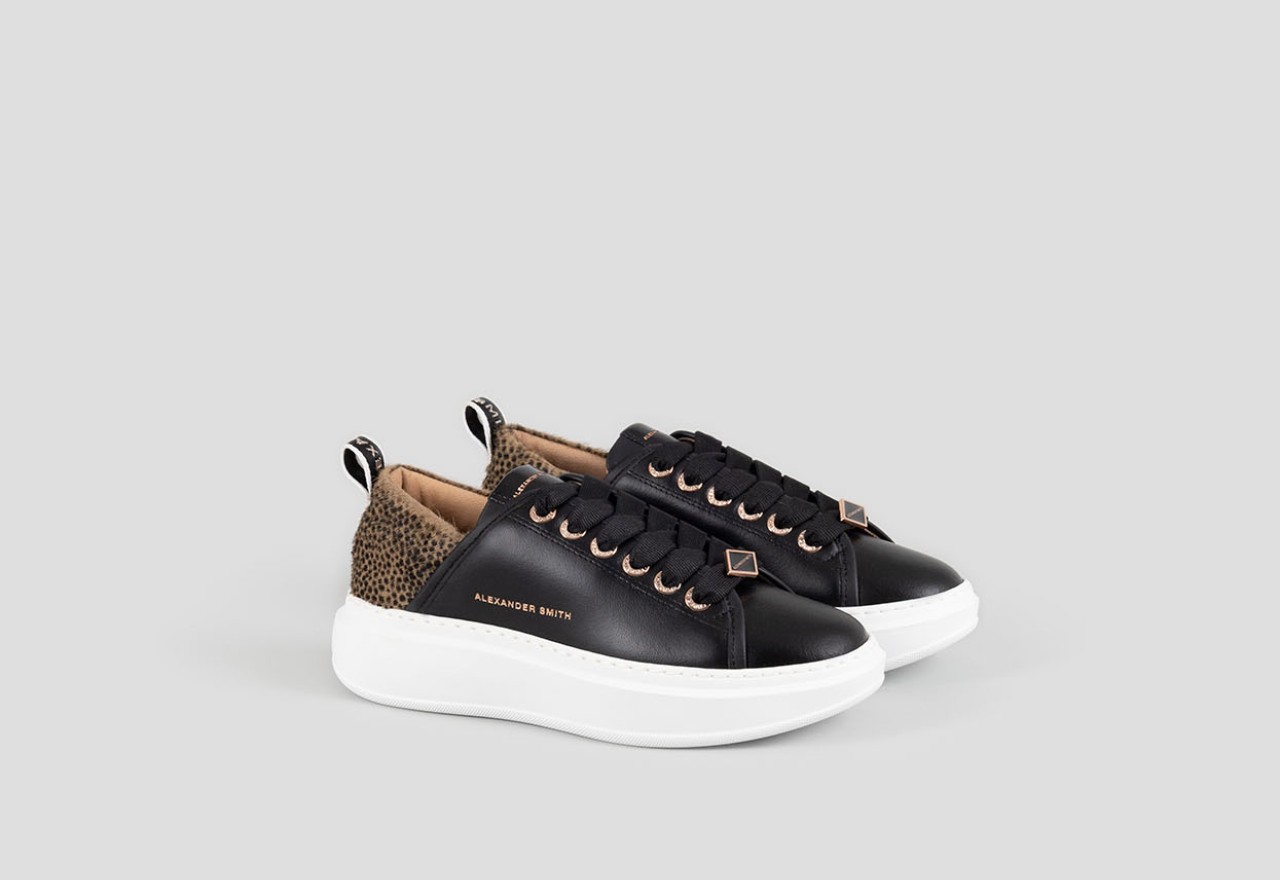 Alexander Smith WEMBLEY WOMAN BLACK SAND Offerte