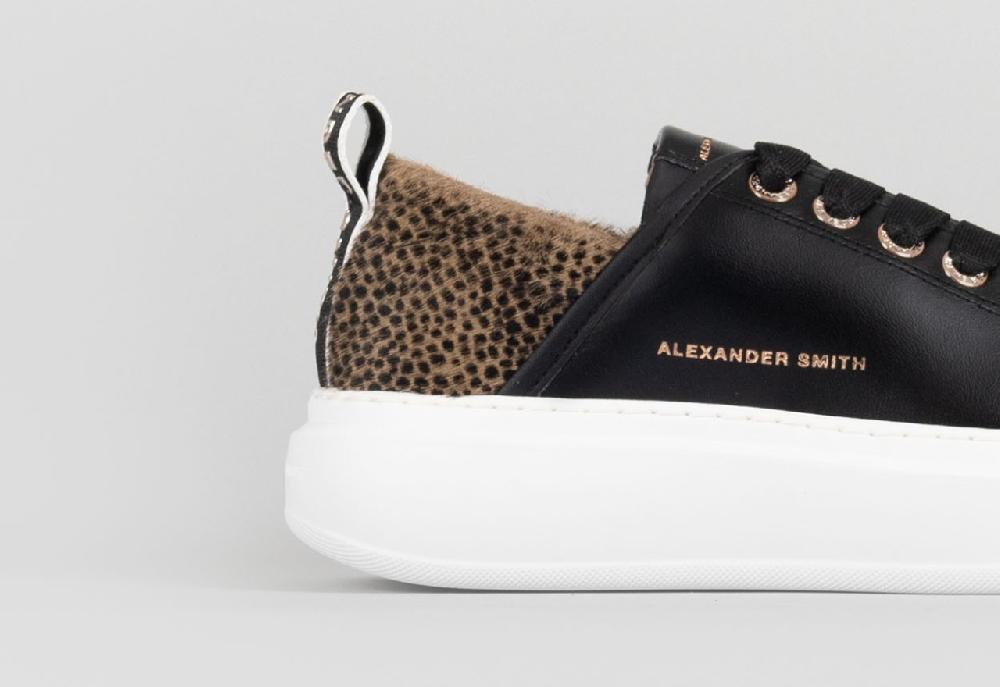 Alexander Smith WEMBLEY WOMAN BLACK SAND Offerte